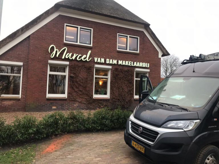 Marcel van Dam Makelaardij buitenreclame