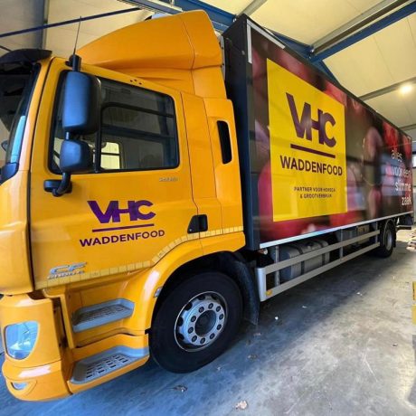 Reclame op vrachtwagen